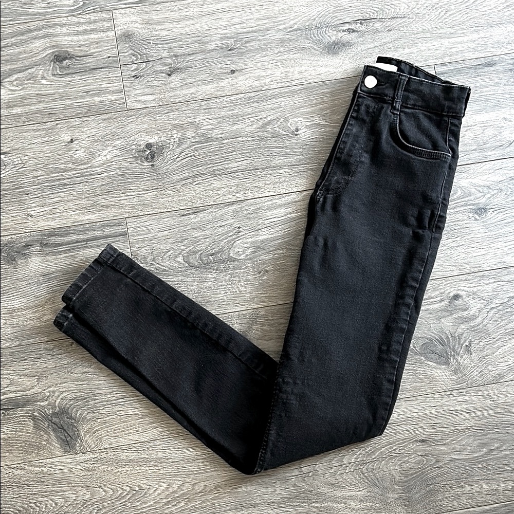 Zara Black High-Waisted Jeans